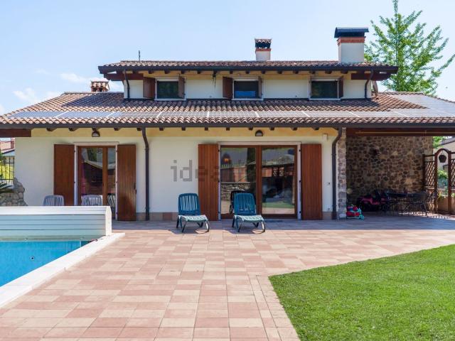 Case e ville in vendita di 386 m² in Via Alcide De Gasperi