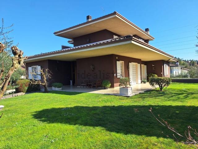 Case e ville in vendita di 386 m² in Via del Mercato