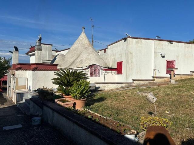 Case e ville in vendita di 386 m² in Via Villa Castelli, 90