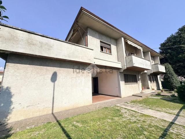 Case e ville in vendita di 387 m² in Via M. Polo, 2