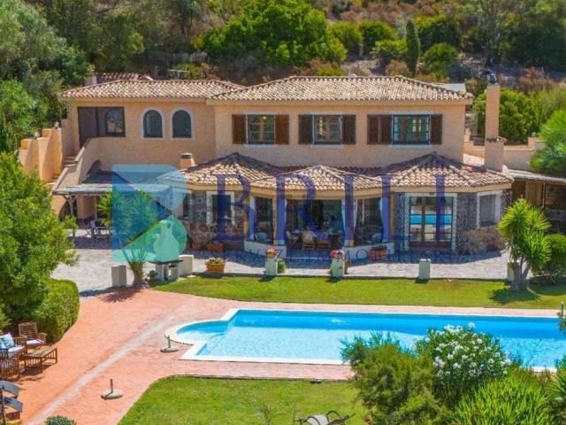 Case e ville in vendita di 387 m² in Strada Vicinale Carrabuffas