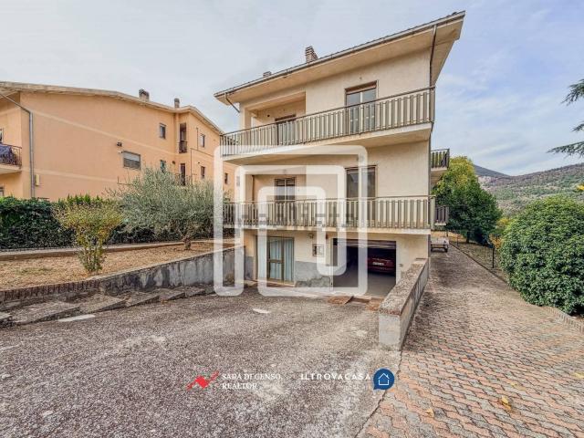 Case e ville in vendita di 388 m² in Via Corfinio, 37