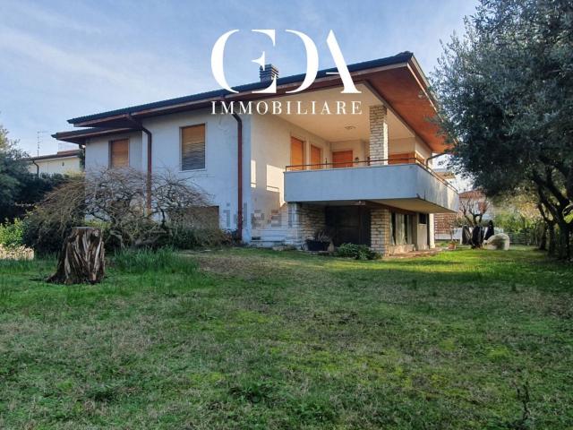 Case e ville in vendita di 388 m² in Via Alessandro Volta