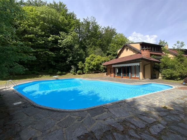 Case e ville in vendita di 388 m² in Via Golf Panorama, 46