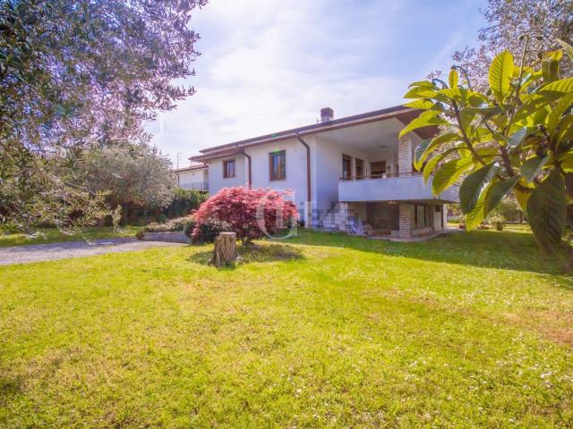 Case e ville in vendita di 388 m² in Via Galvani