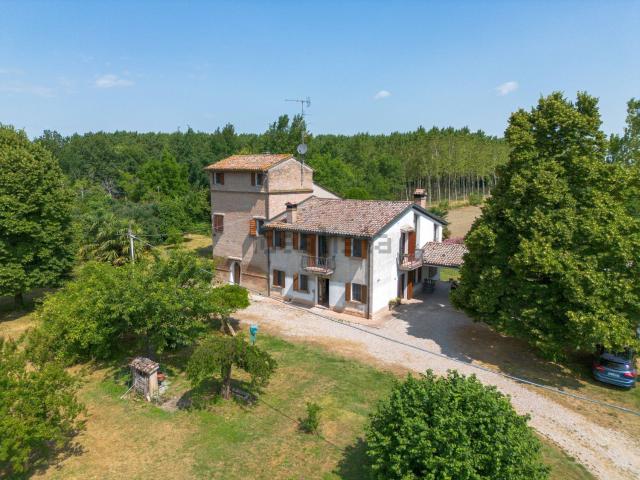 Case e ville in vendita di 389 m² in Via Argine Sinistro Panaro, 28