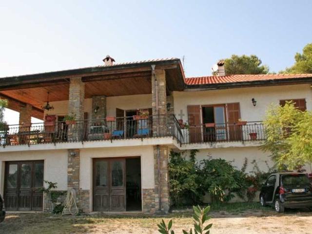 Case e ville in vendita di 389 m² in Via Nappio