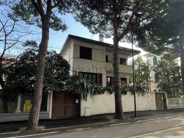 Case e ville in vendita di 389 m² in Viale Rovereto
