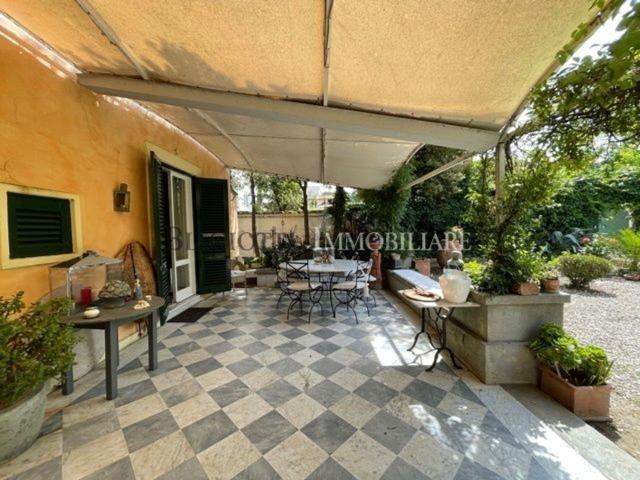Case e ville in vendita di 390 m²