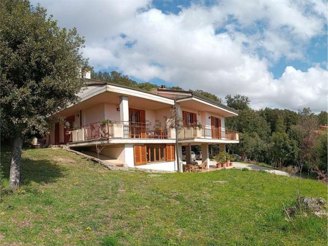 Case e ville in vendita di 390 m²