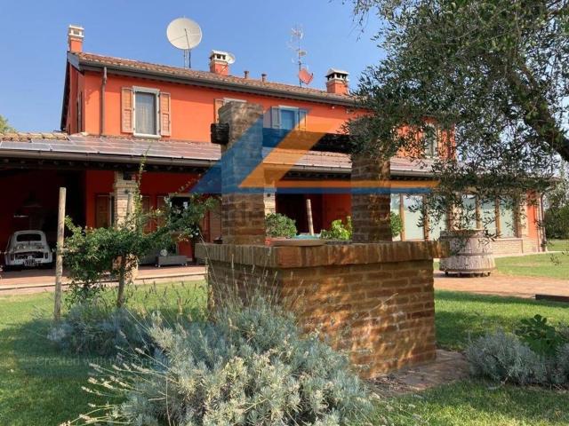 Case e ville in vendita di 390 m²