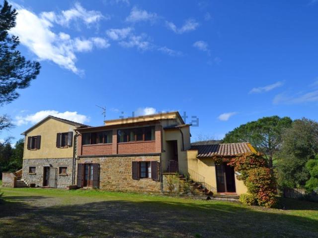 Case e ville in vendita di 390 m²