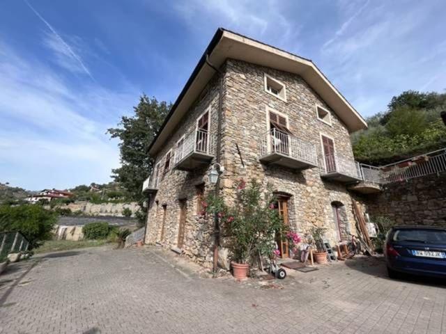 Case e ville in vendita di 390 m²