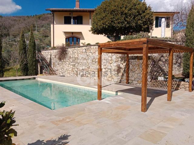 Case e ville in vendita di 390 m² in Via Bondì