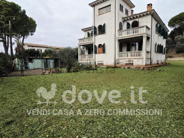 Case e ville in vendita di 390 m² in Via Genova, 1