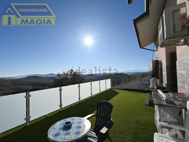 Case e ville in vendita di 390 m² in Via Giacomo Leopardi