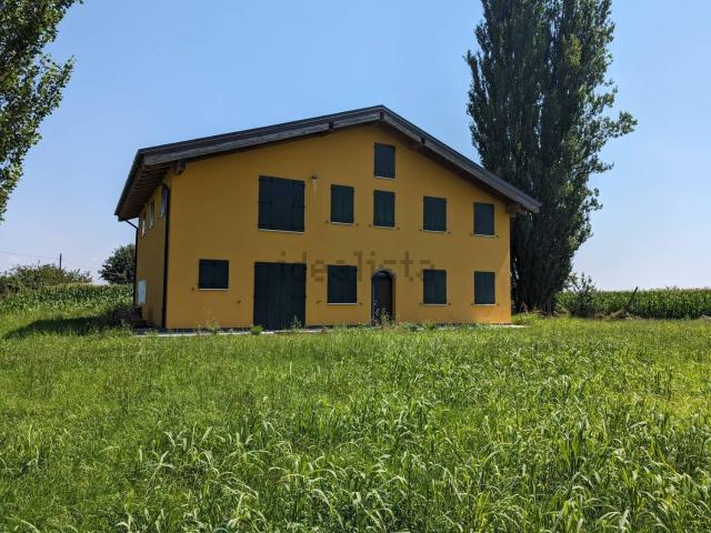 Case e ville in vendita di 390 m² in Via Frutteti, 45