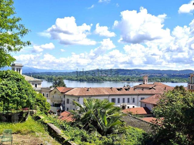 Case e ville in vendita di 390 m² in Via Martiri della Libertà