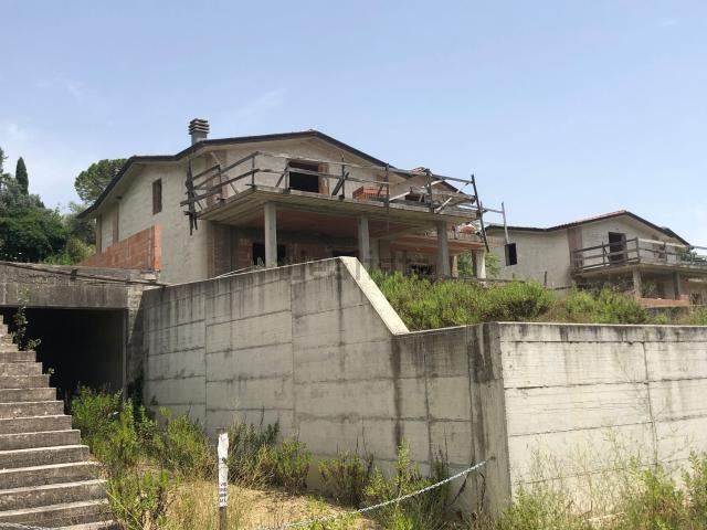 Case e ville in vendita di 390 m² in Via Saturnia