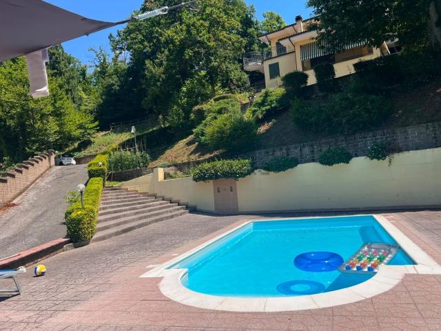 Case e ville in vendita di 390 m² in Via Rodi