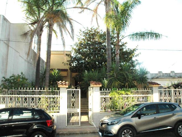 Case e ville in vendita di 390 m² in Via Toscana, 22