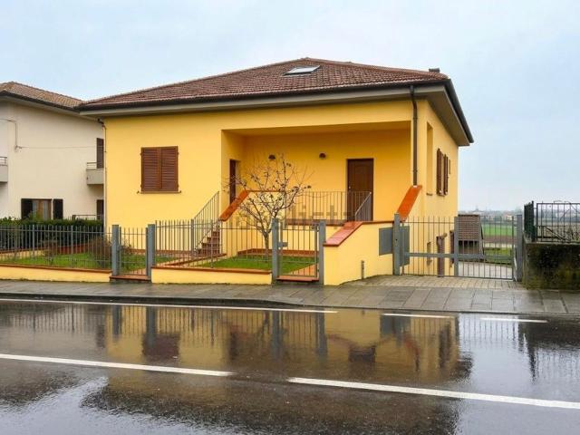 Case e ville in vendita di 390 m² in Via Vittorio Veneto
