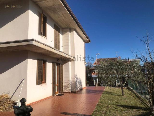 Case e ville in vendita di 390 m² in Via Villa Rustici, 66
