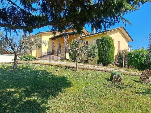 Case e ville in vendita di 390 m² in Piazza Italia