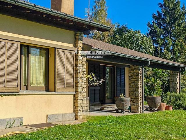 Case e ville in vendita di 391 m² in Via al Sasso, 22