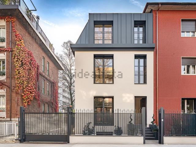 Case e ville in vendita di 391 m² in Via Ettore Perrone di San Martino, 12