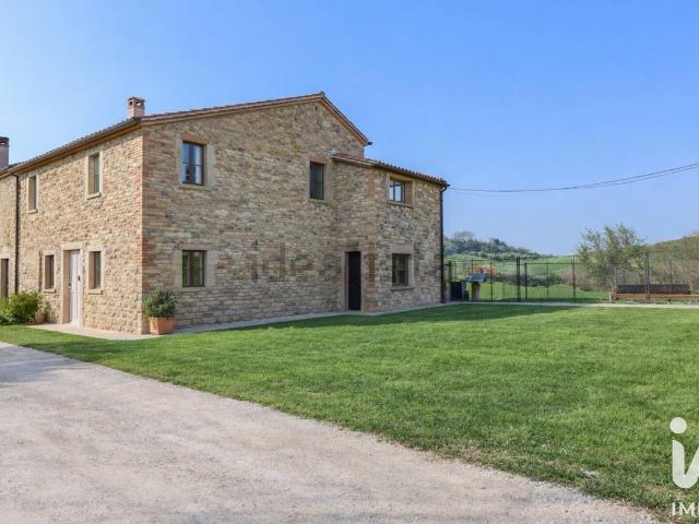 Case e ville in vendita di 391 m² in Frazione Montevecchio