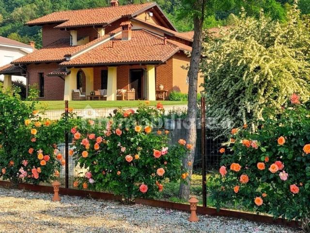 Case e ville in vendita di 391 m² in Frazione San Pietro, 59