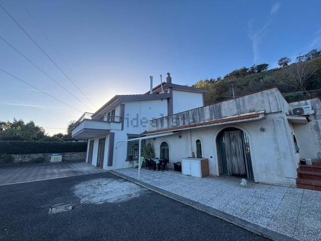 Case e ville in vendita di 392 m² in Via Campiglione