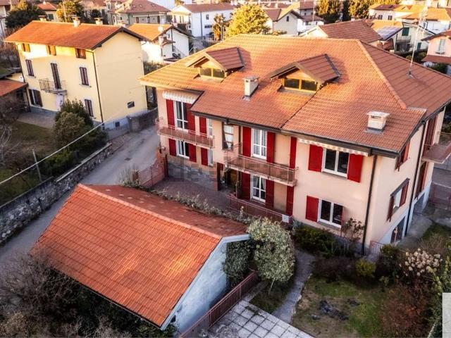 Case e ville in vendita di 392 m² in Via Rozzolo, 173