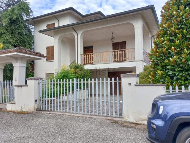 Case e ville in vendita di 394 m²