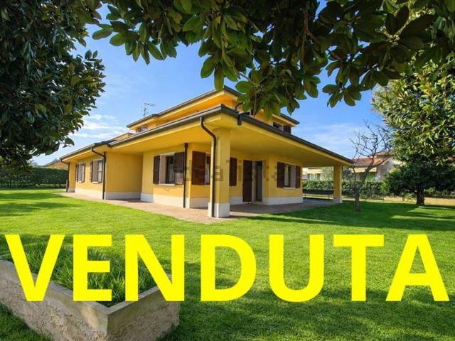 Case e ville in vendita di 394 m² in Via Caprera