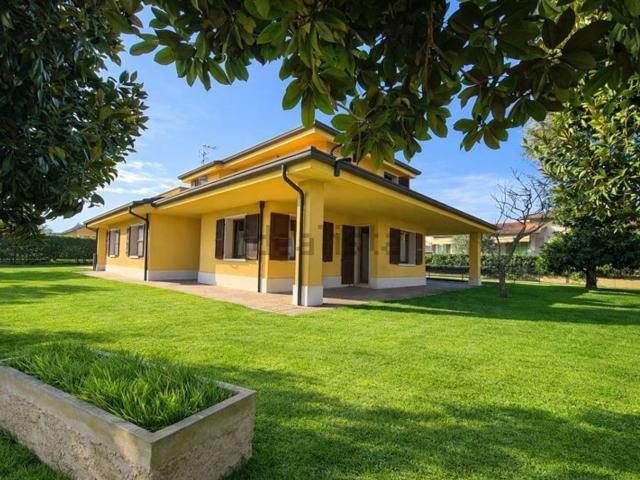 Case e ville in vendita di 394 m² in Via Caprera
