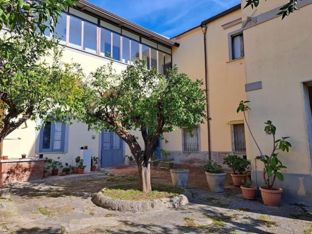 Case e ville in vendita di 394 m² in Via Belvedere