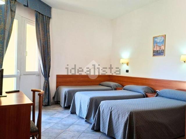 Case e ville in vendita di 394 m² in Via Modena, 70