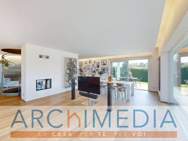 Case e ville in vendita di 394 m² in Via Vittoria, 2