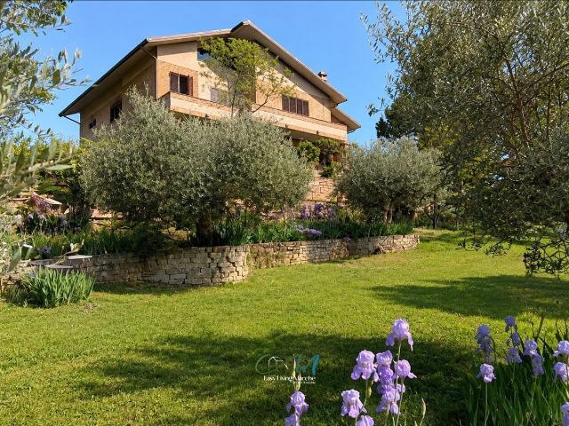 Case e ville in vendita di 394 m² in Contrada Fontevannazza, 87