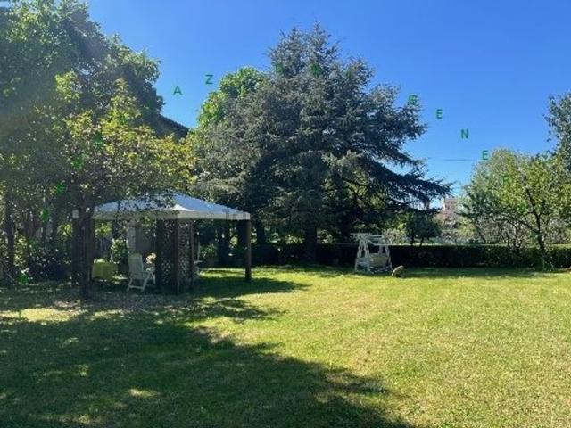 Case e ville in vendita di 395 m²