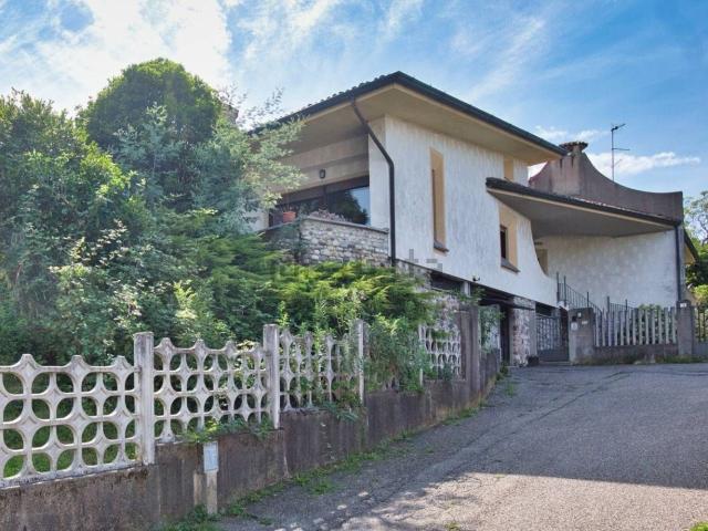 Case e ville in vendita di 395 m²