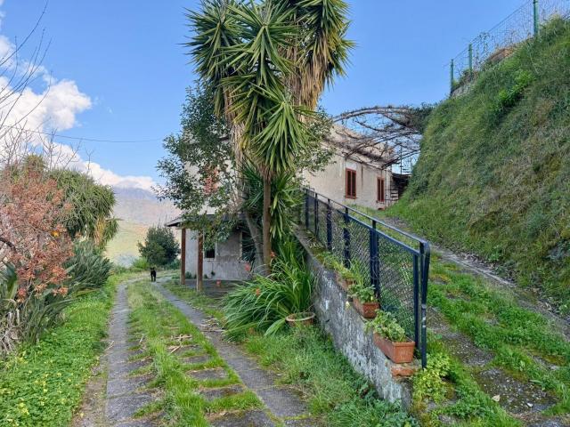 Case e ville in vendita di 395 m² in Via chiappi