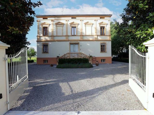Case e ville in vendita di 395 m² in Via Bastiglia, 6