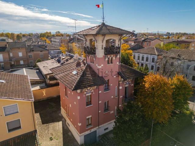 Case e ville in vendita di 395 m² in Via Giuseppe Garibaldi, 50