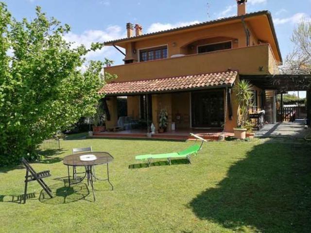 Case e ville in vendita di 395 m² in Via Giuseppe Viner
