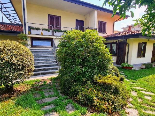 Case e ville in vendita di 395 m² in Via Gran Paradiso, 43