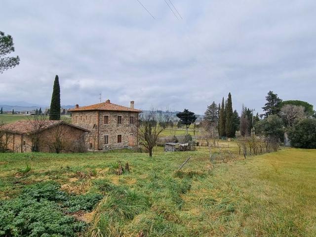 Case e ville in vendita di 395 m² in Via di Pienza