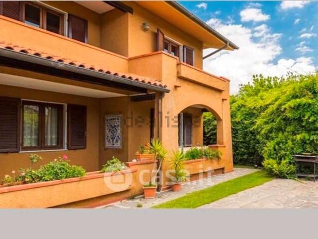 Case e ville in vendita di 395 m² in Via Scassicarli